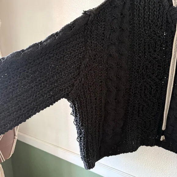 POL Dark Gray V-Neck Chunky Oversized Cable Knit Sweater - Picture 4 of 5